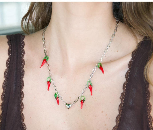 Pepper Power – Collier Piment & Fermoir Cœur